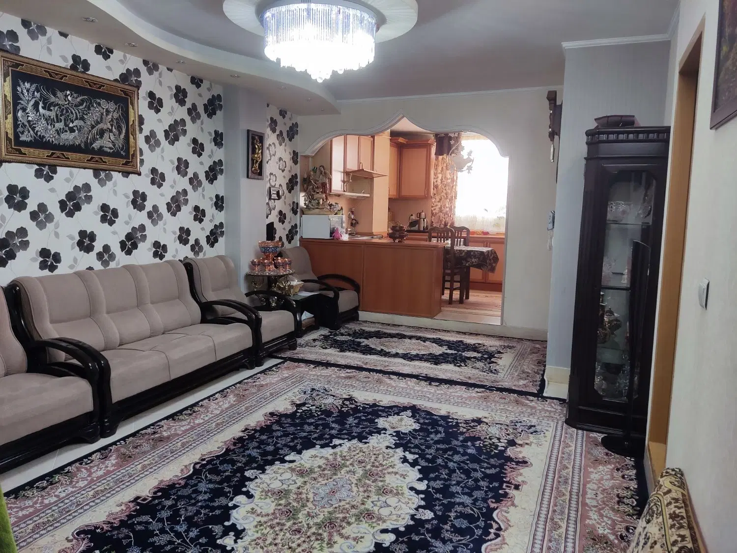 آپارتمان ۸۵ متر ،۲خواب،در بیست متری وحدت