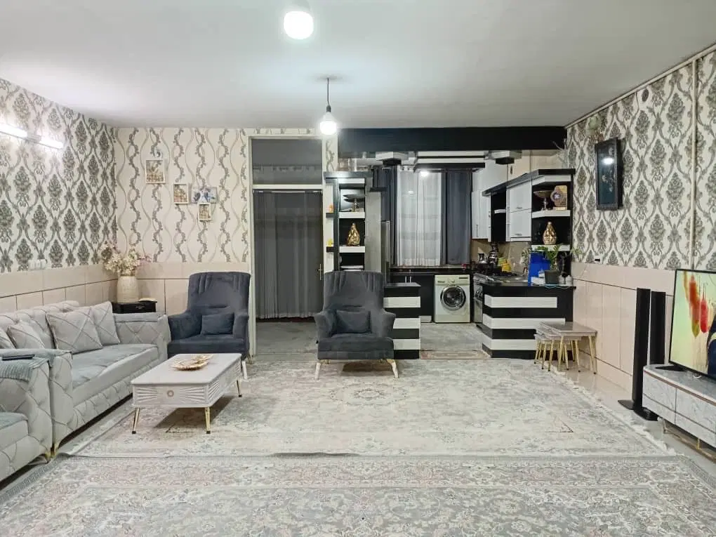 اجاره طبقه همکف ۹۰ متری