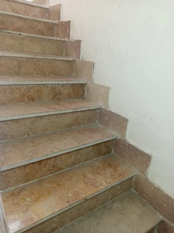 ۳طبقه آپارتمان ویلایی با مغازه تجاری نزدیک حرم