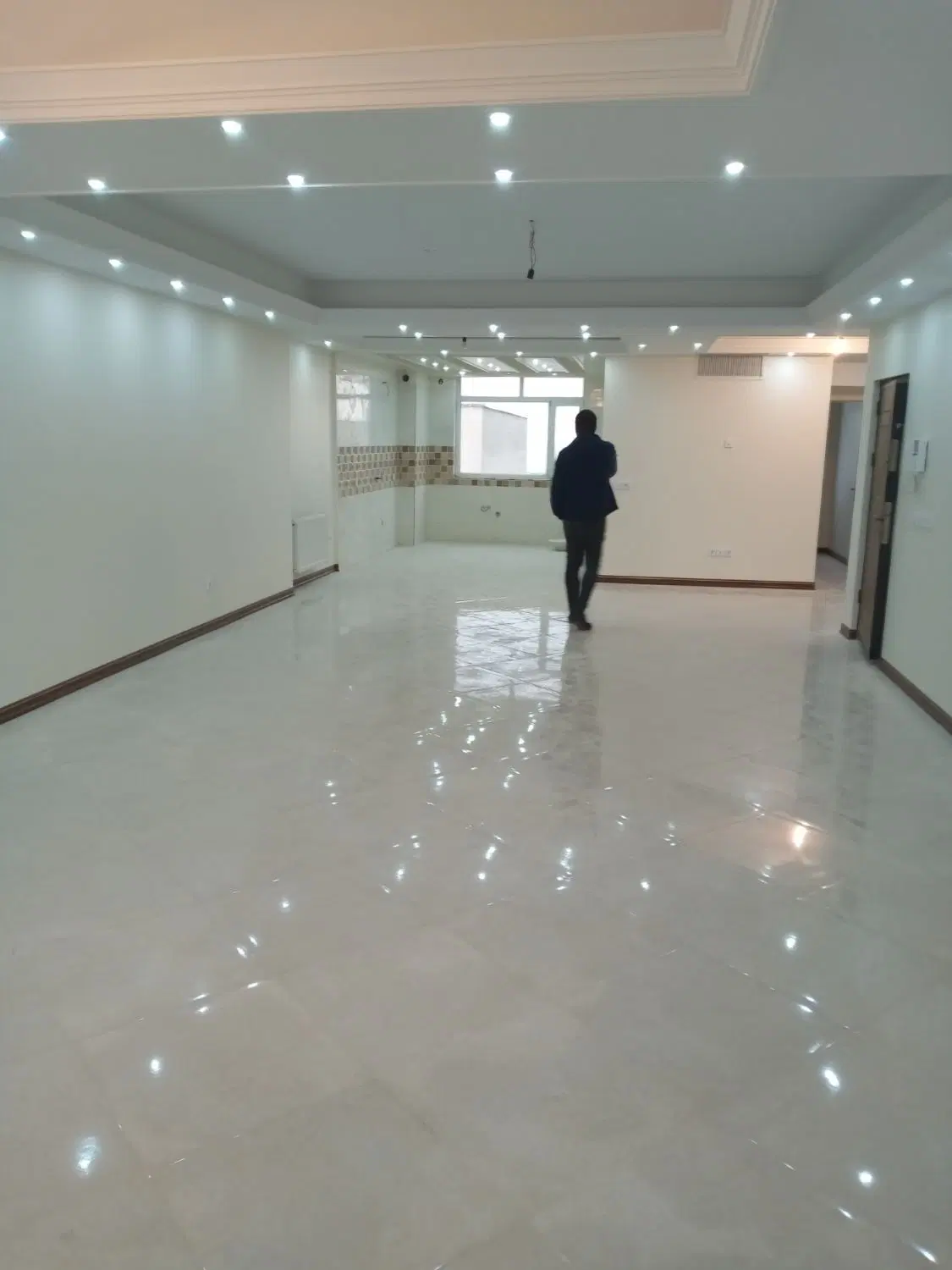اجاره آپارتمان نوساز فول امکان روبه آفتاب ( املاک)