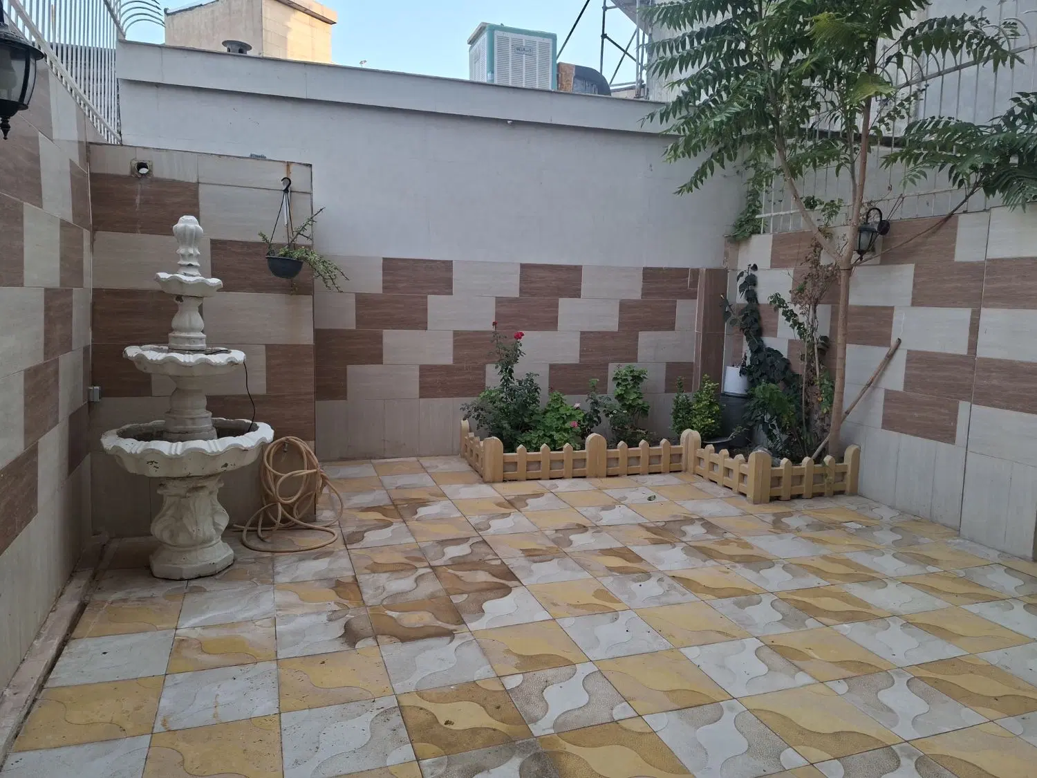 آپارتمان طبقه همکف ۹۰ متری