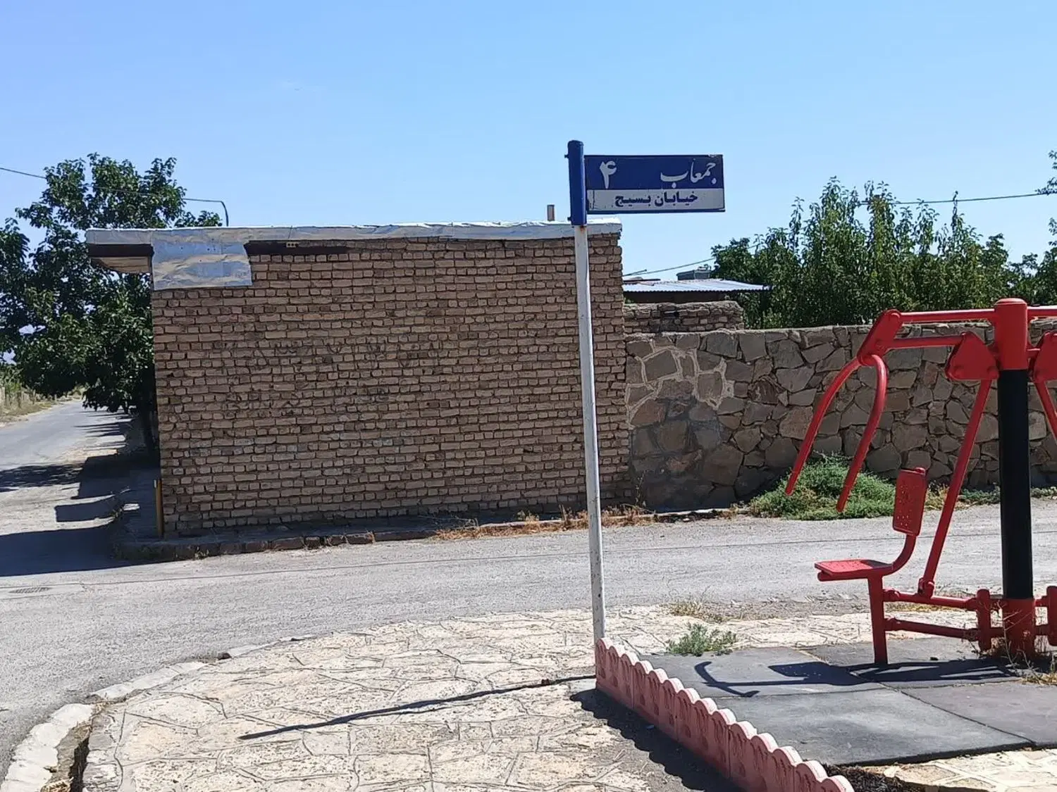 زمین ۲۰۰متری در روستای جمعاب( بین گلبهار و چناران)