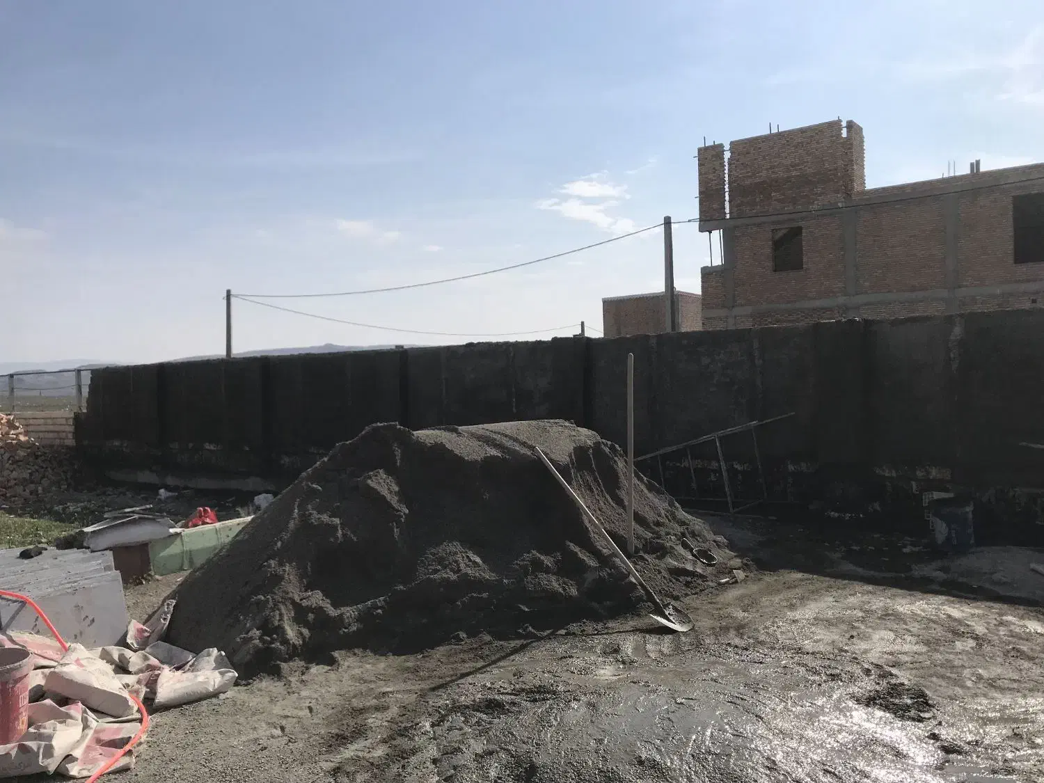زمین پشت تالار آرتان و استقبال