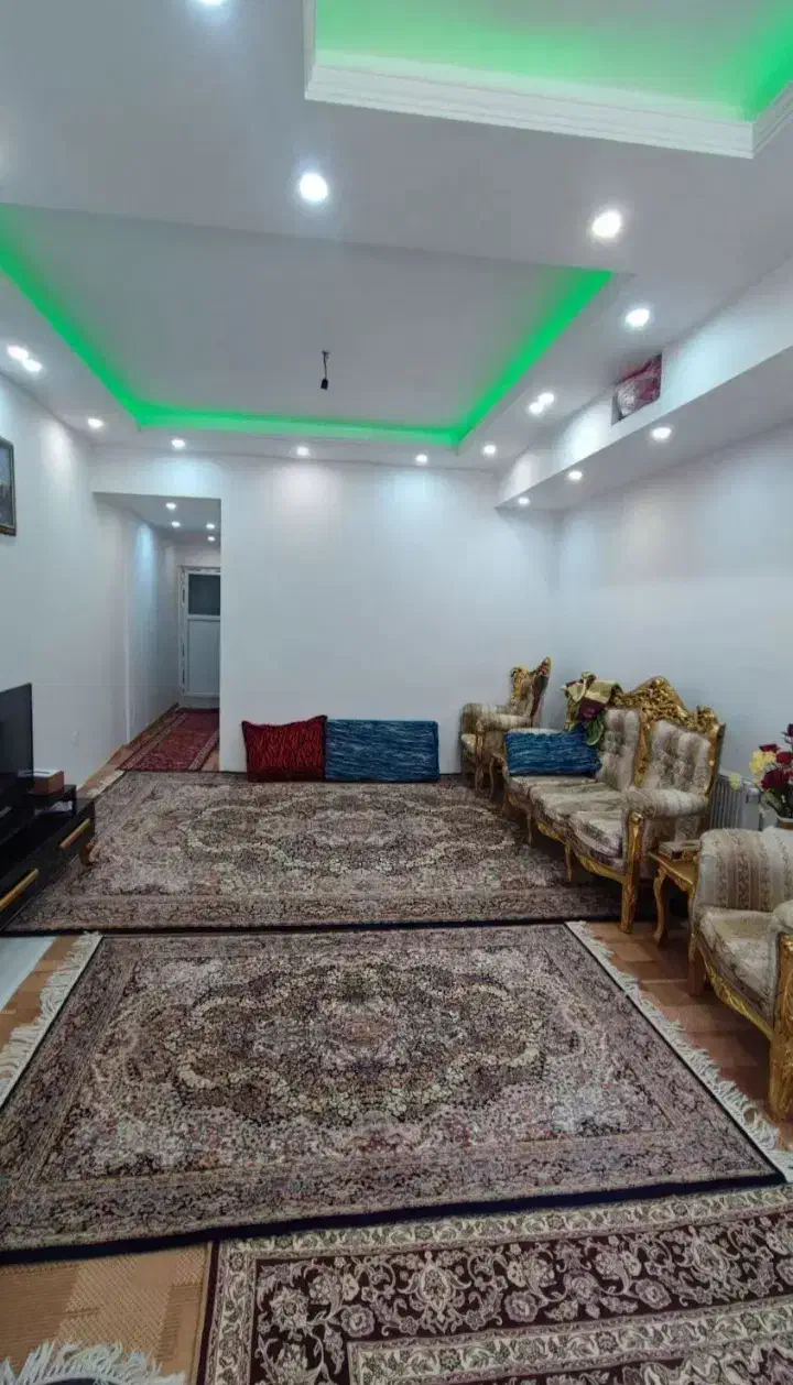 واحد۹۲ متری همکف_ دارای پارکینگ اختصاصی