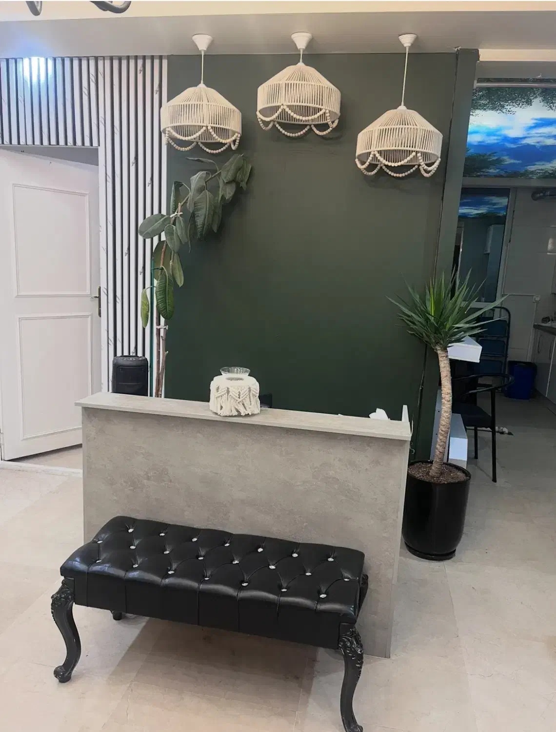 اجاره اتاق در سالن زیبایی ، تخت مژه ، صندلی