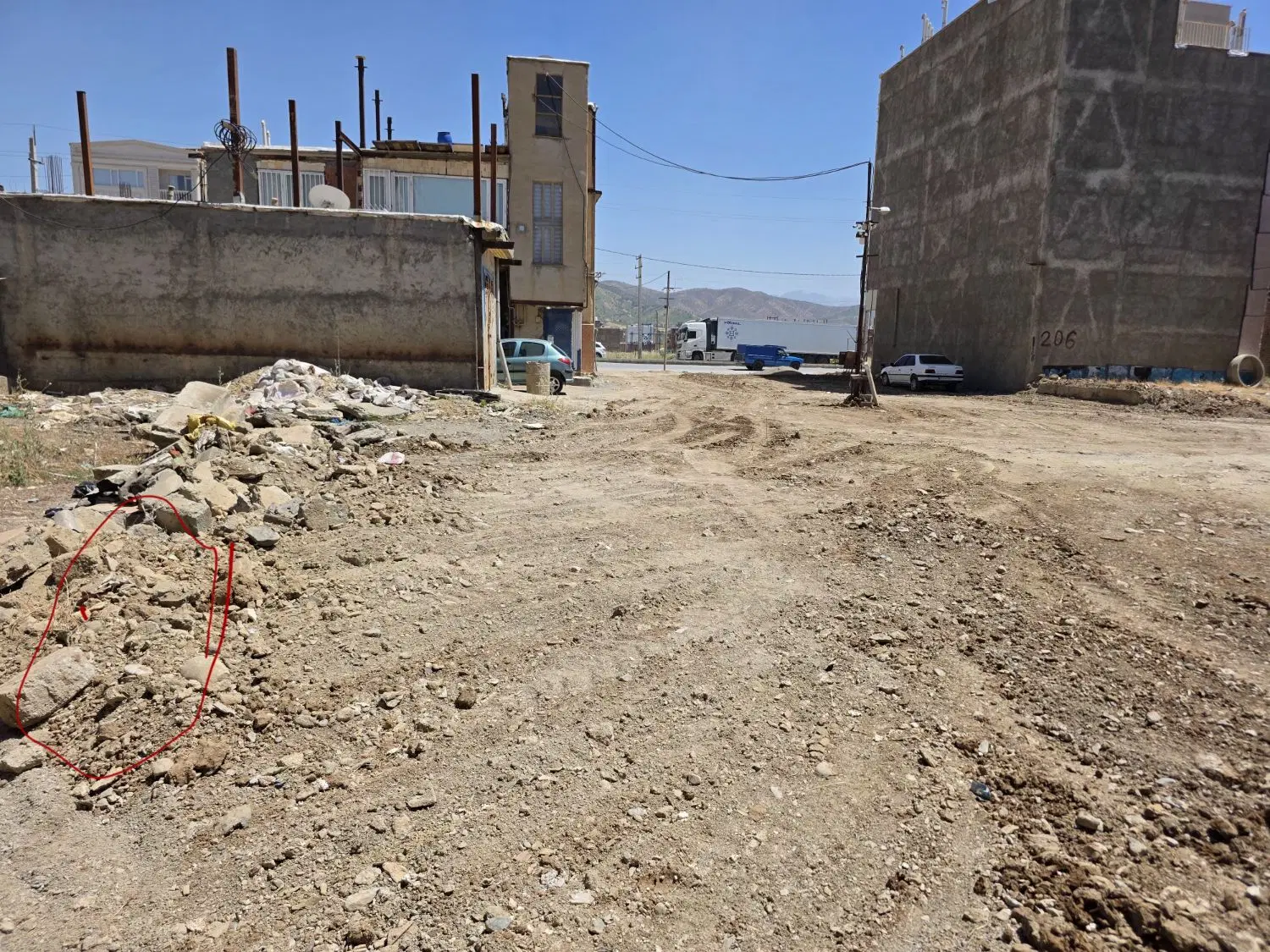 زمین مسکونی روبروی ایرانخودرو