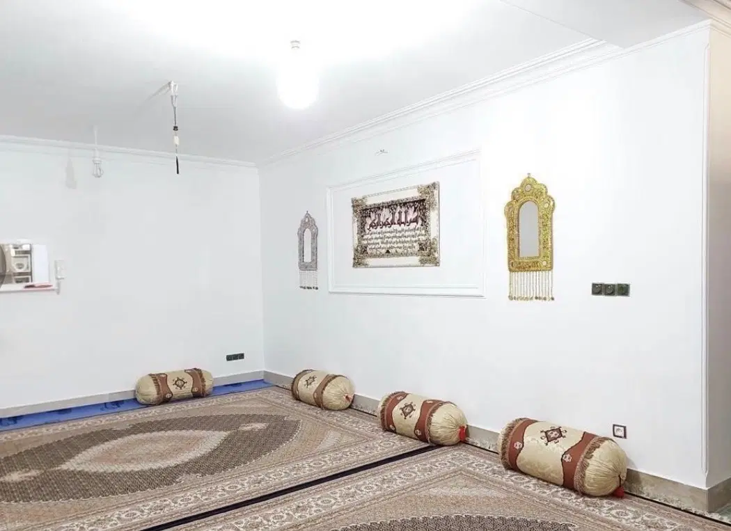 مهمان سرا دارم میدم برای انباری و خیاطی