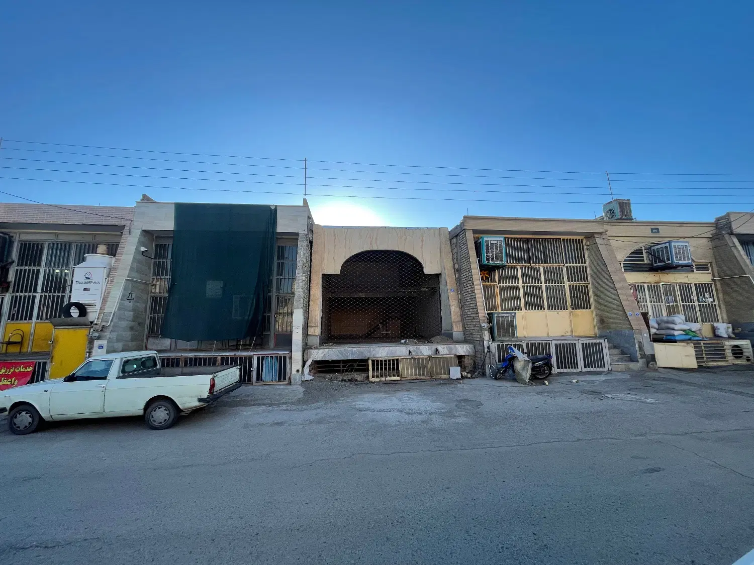 کارگاه واقع در فاز 5 عطاءالملک _ شاهپور جدید