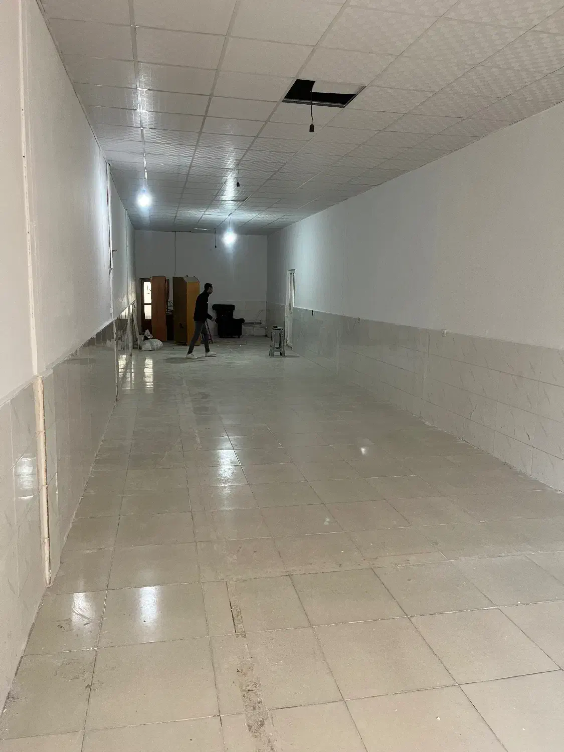 ۹۰ متر سالن خیابان حاج منصور