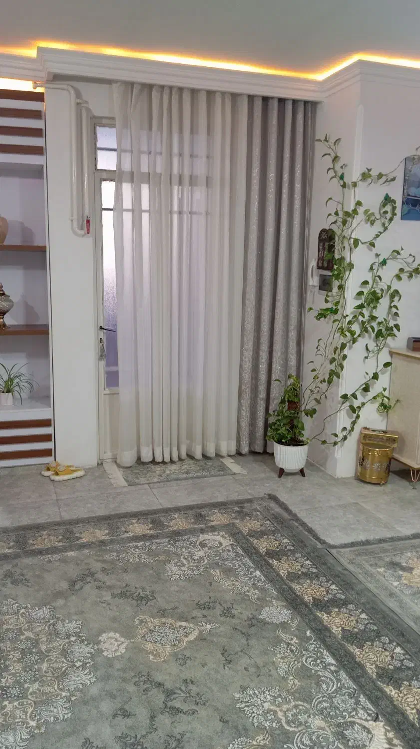 رباط کریم خانه ای 120متری مناسب برای سرمایه گذاری