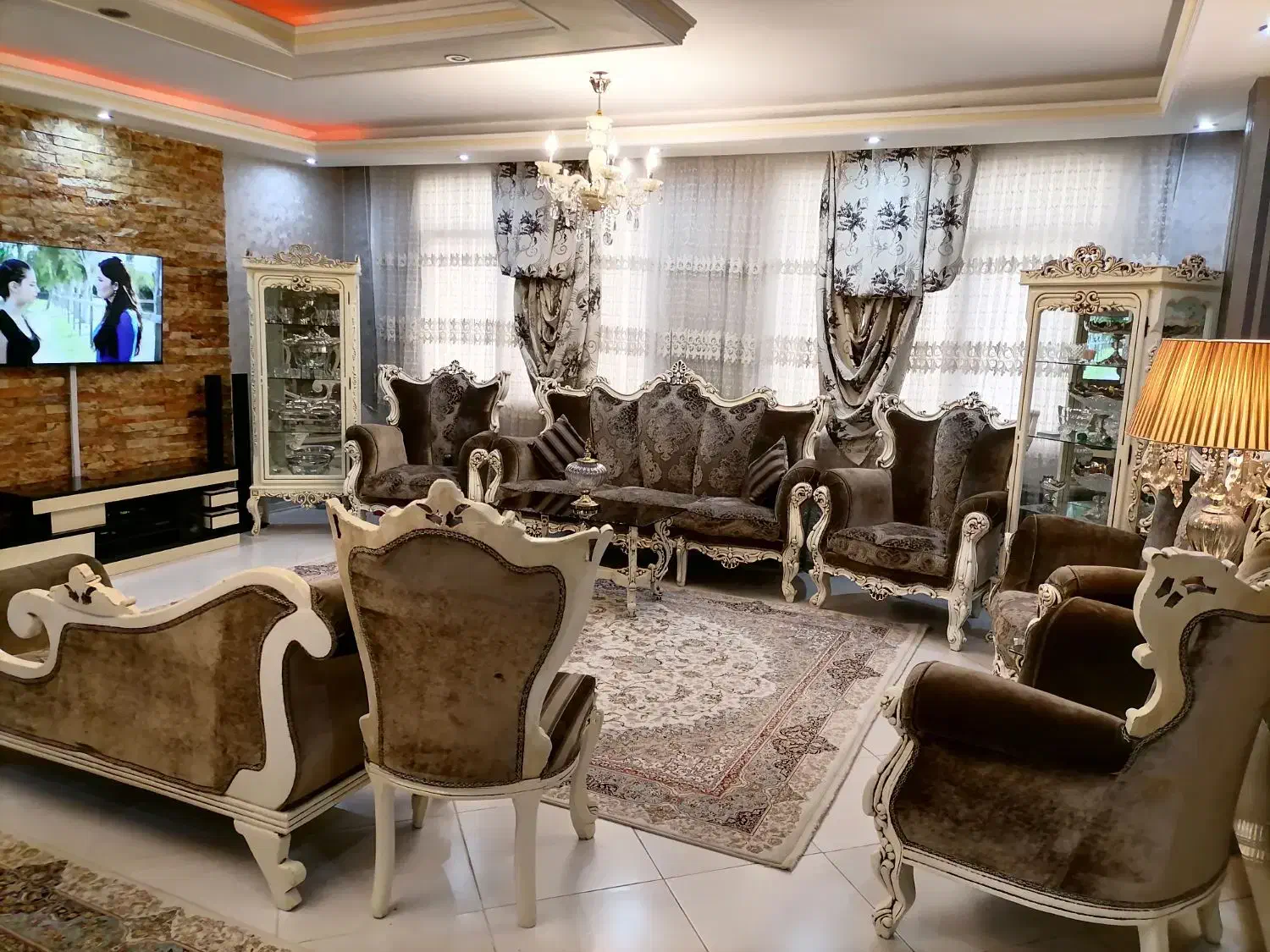 واحد بسیار تمیز و خوش نقشه روبه نما