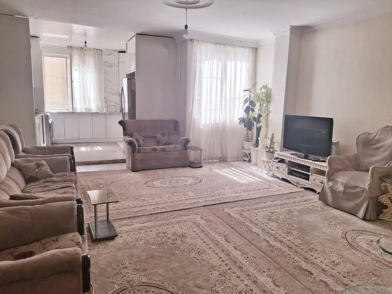 ۸۱ متر، دو خواب،پارکینگ_غرق در نور، بازسازی شده