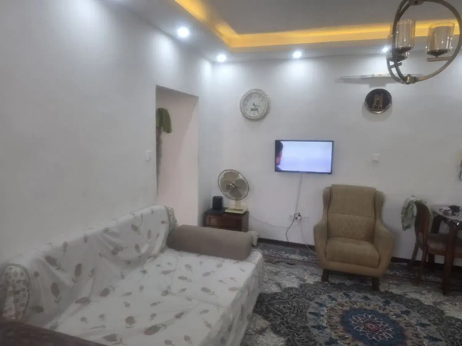 همخونه خانم موجه و بدون حاشیه