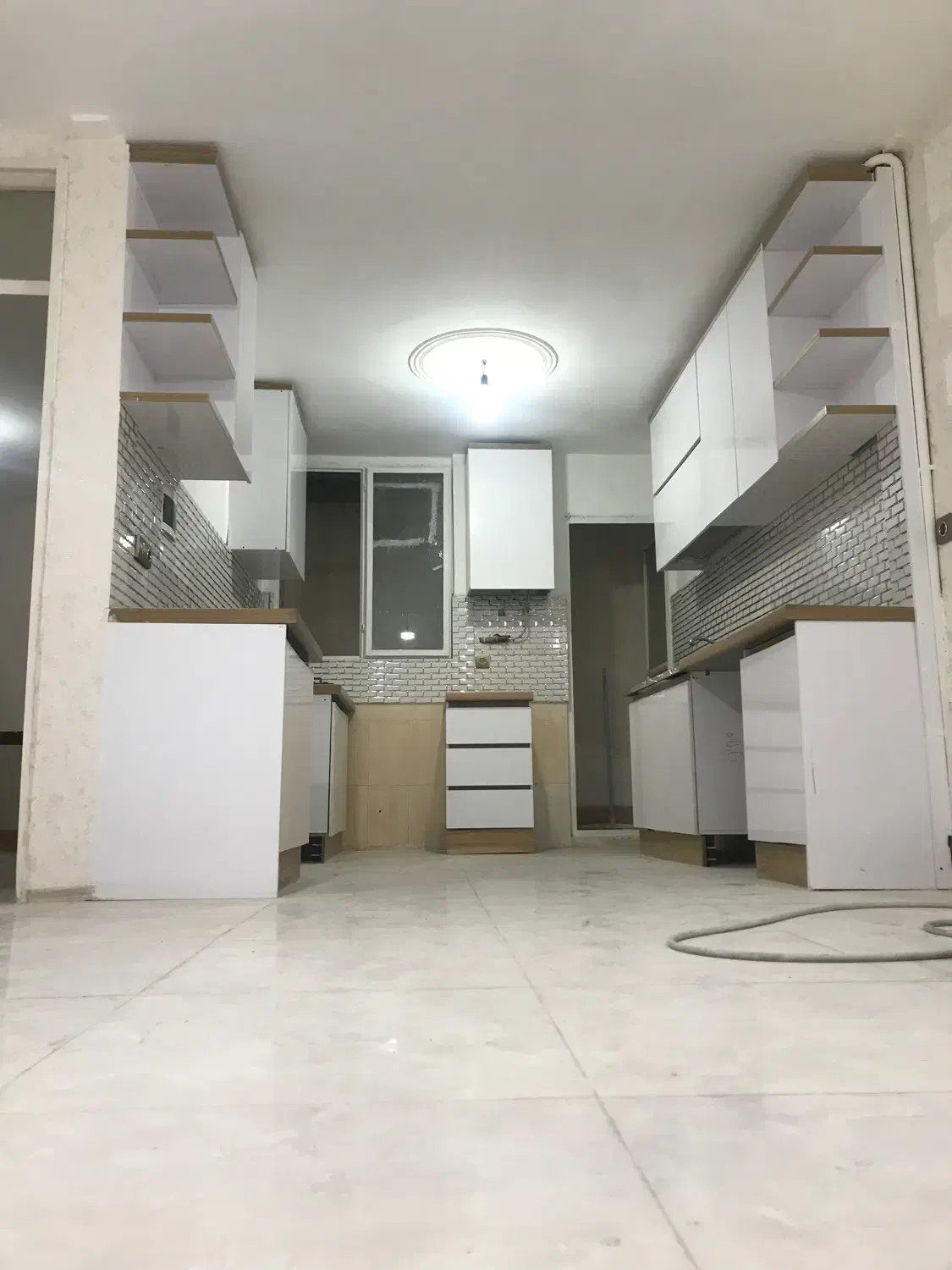 ۶۰ متری ( بازسازی شده ) همراه پارکینگ