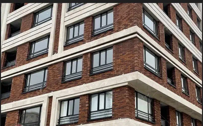 200متر درب از ساختمان بازسازی