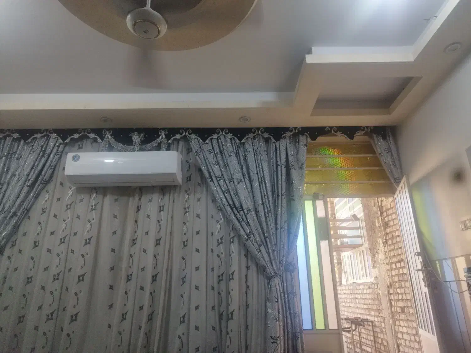 گندمکار خ ۴ متراژ ۲۰۰ مغازه دارد سند شش دانگ