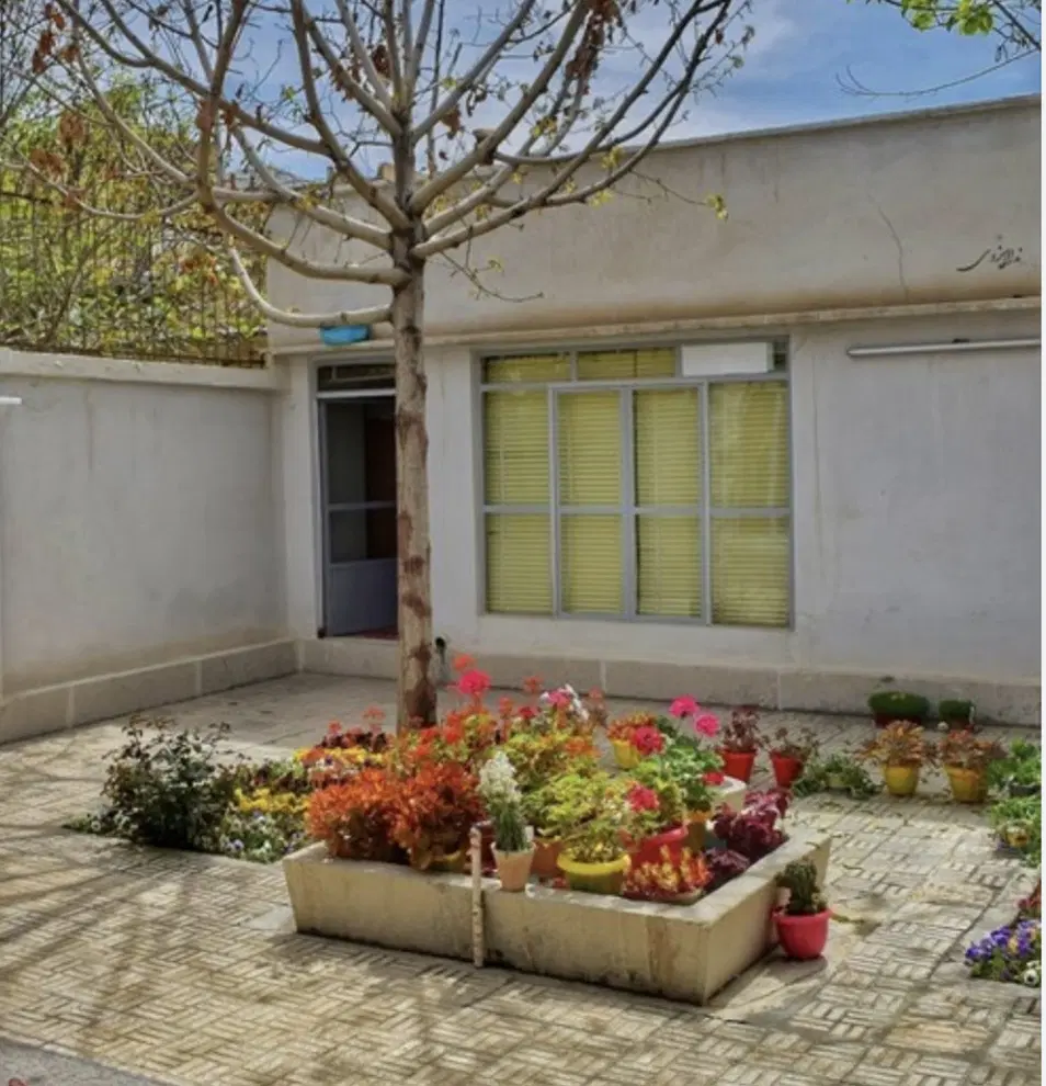 خونه ۱۰۰ متری در به حیاط