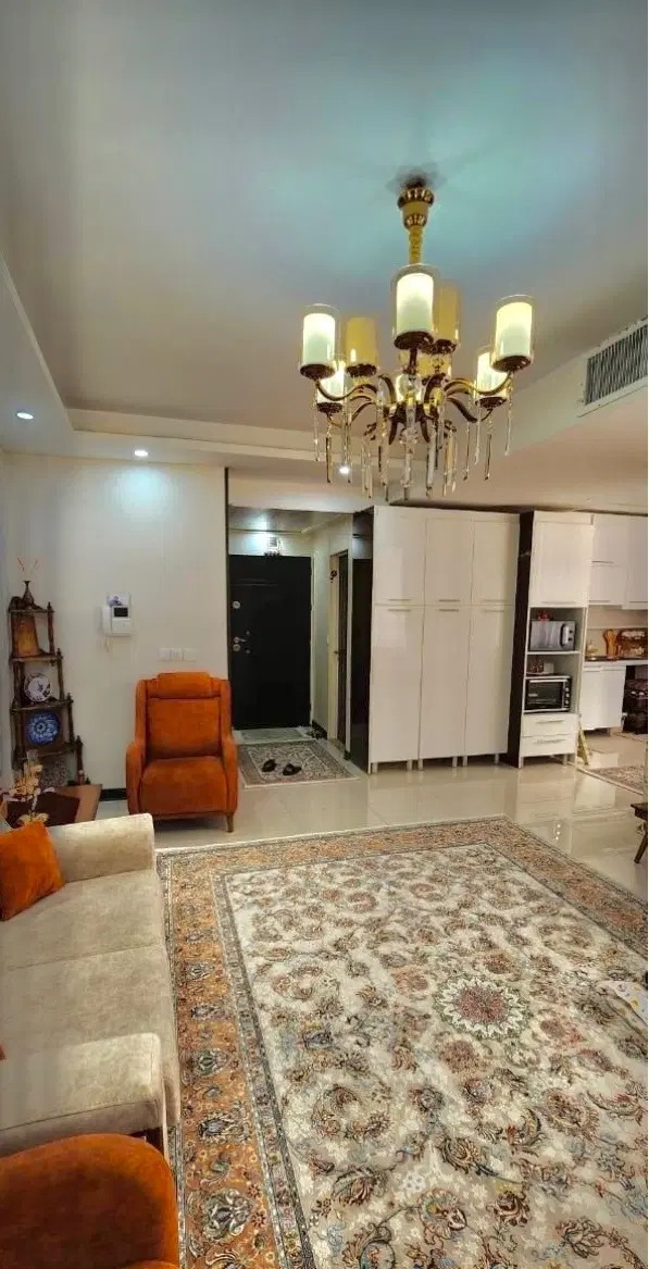 ۸۰ متر سالن بزرگ ( ۱۰ ساله _ تاپ لوکیشن) بهنام