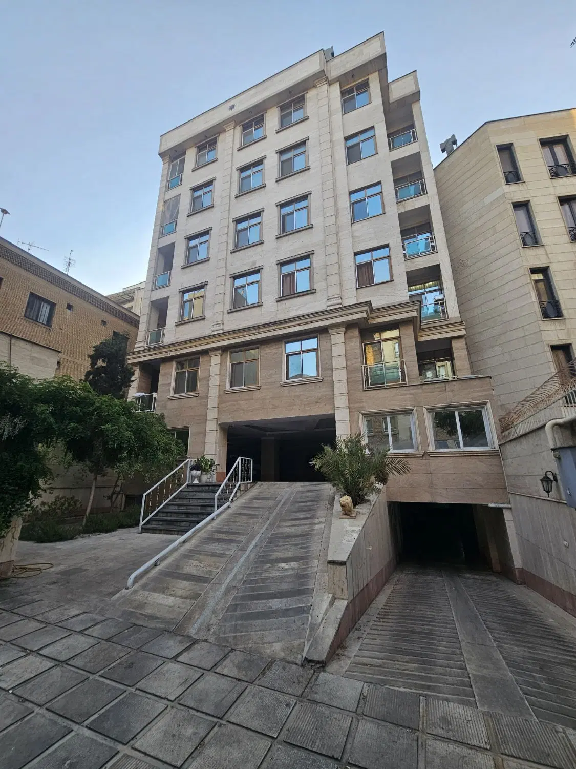 85متر2خواب نارمک میدان 100 با حیاط خلوت