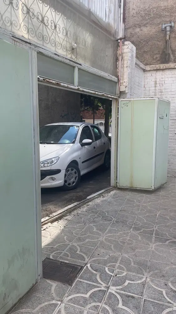 حیاط مسکونی بهار