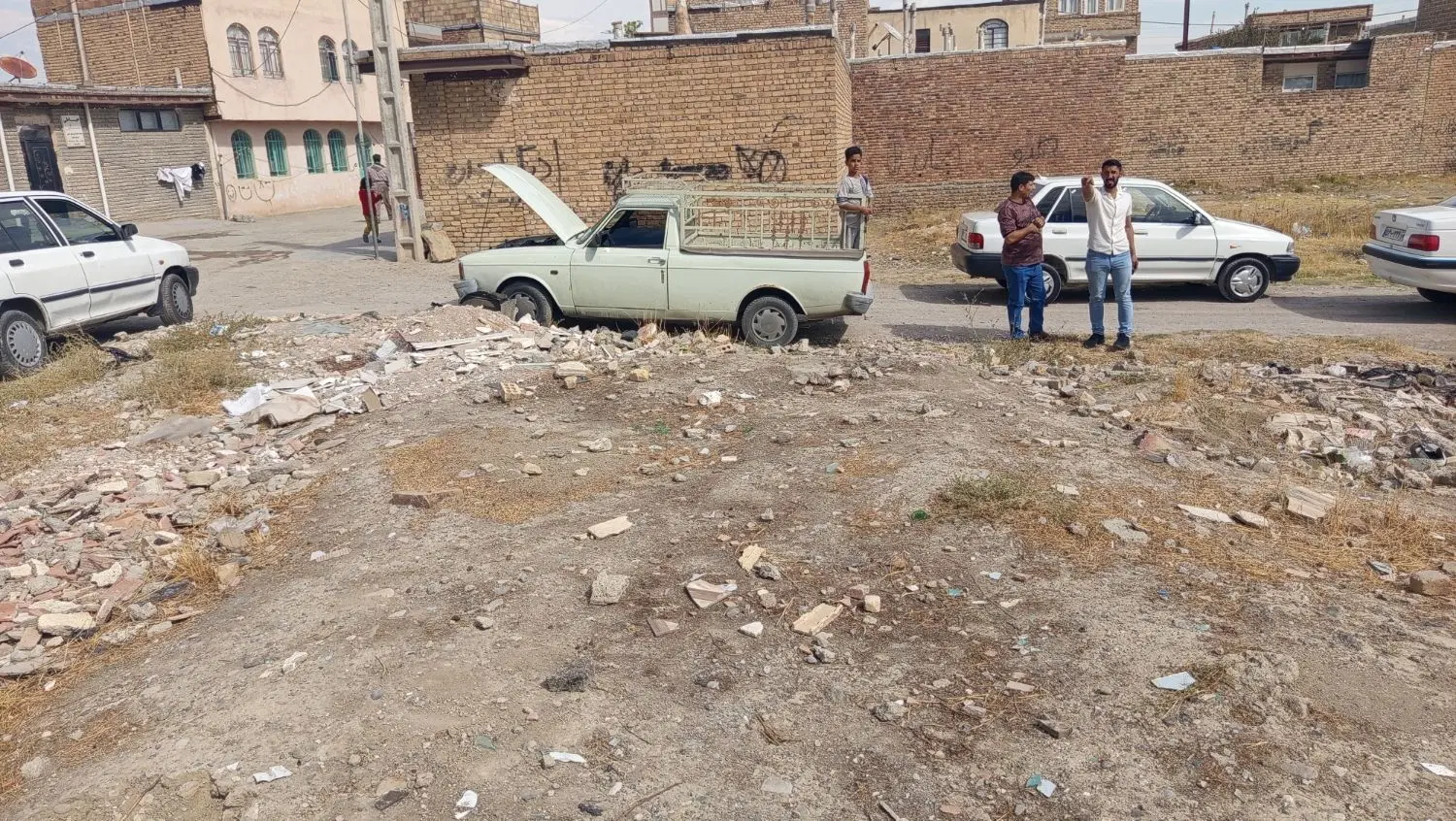 زمین 90 متری
