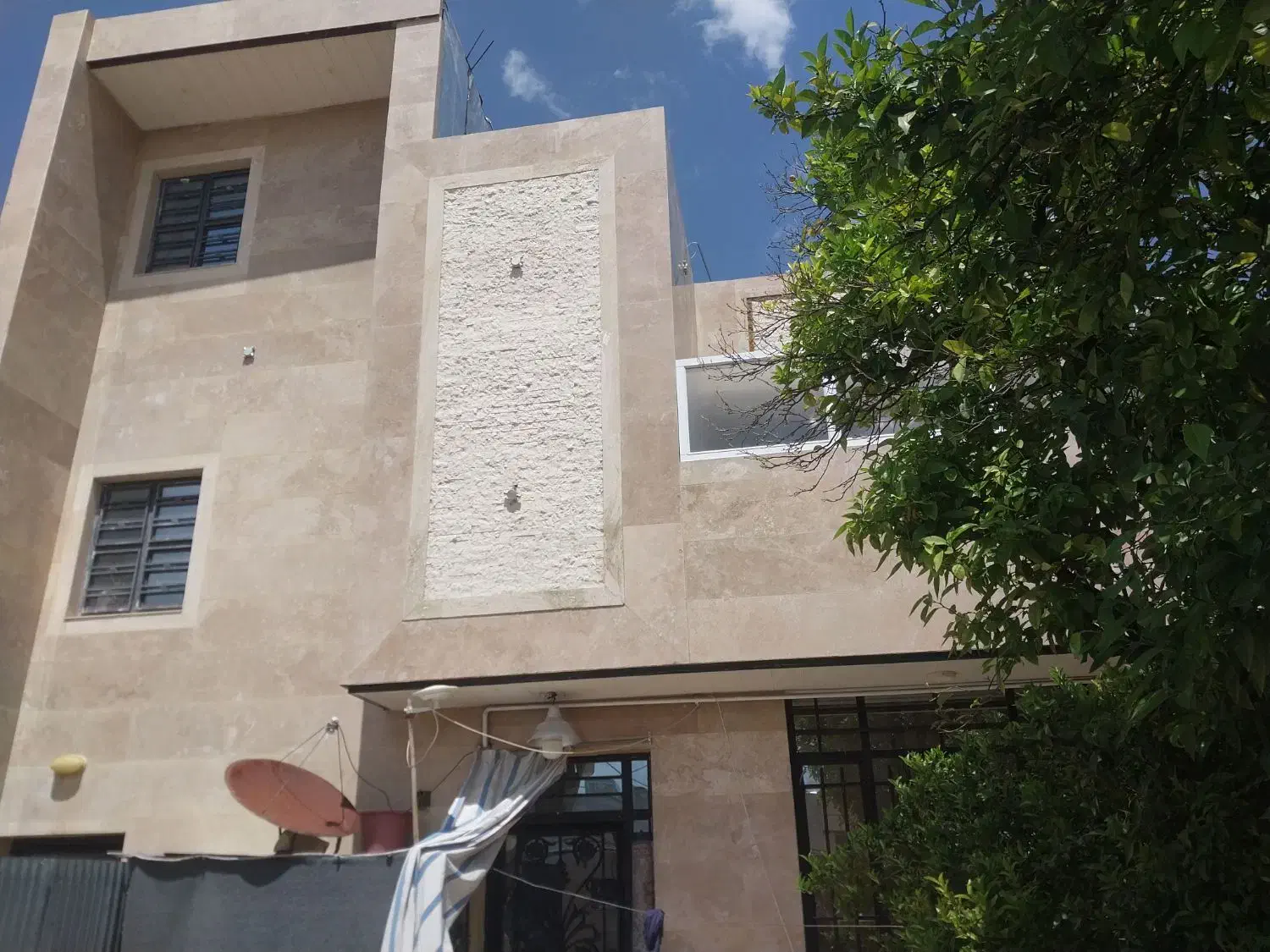فروش طبقه همکف با پارکینگ سند ملک