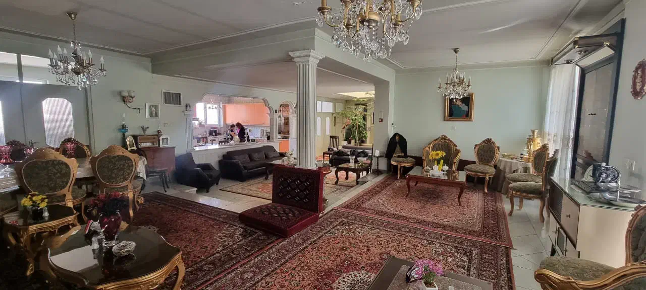حیاط دربست متراژ ۷۰۰ متر