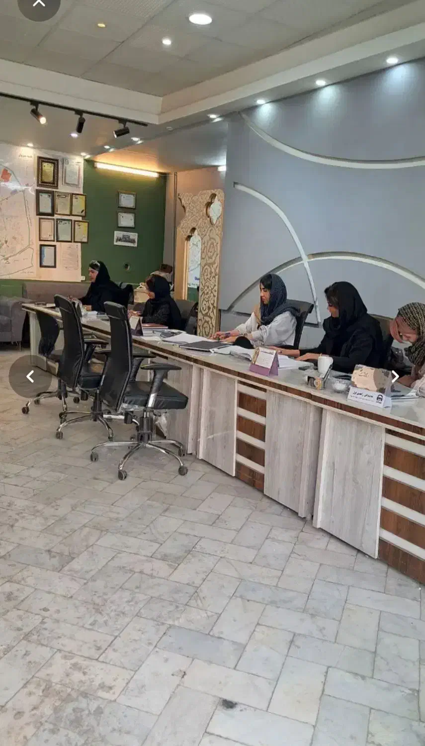 مشاور املاک خانواده