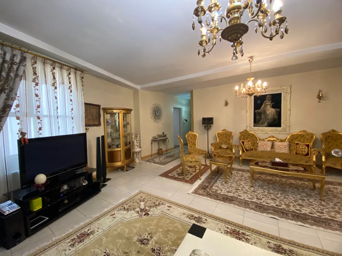 ۸۸ متر سندی طبقه دوم واحد رو به خیابان کم واحد