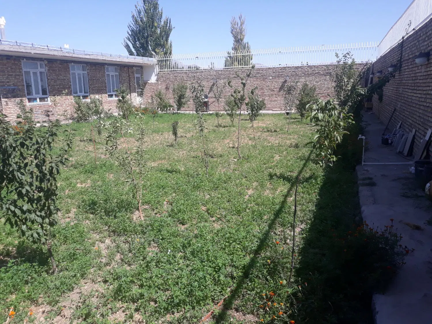 ملک ۳ طرف دیوار کشی شده در روستای بنگین