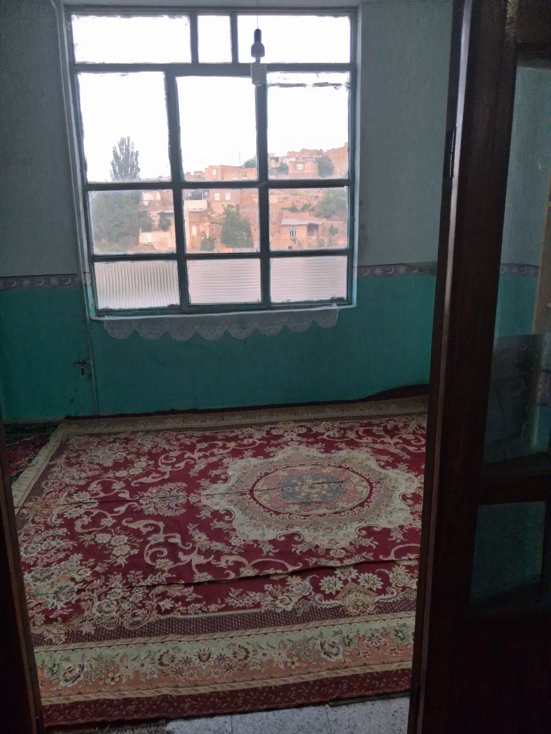 خانه دو طبقه سنتی تمیز