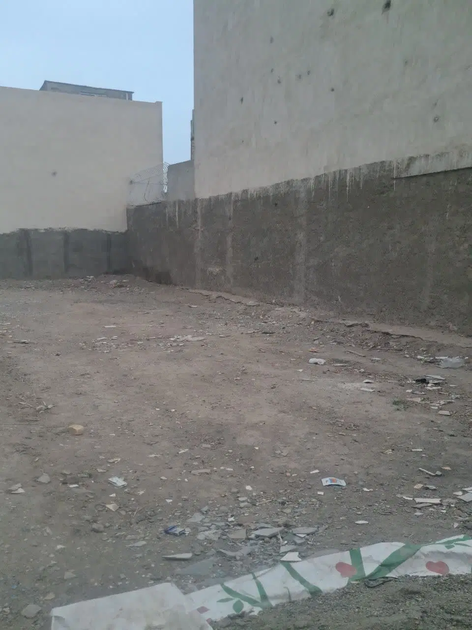 زمین فروشی