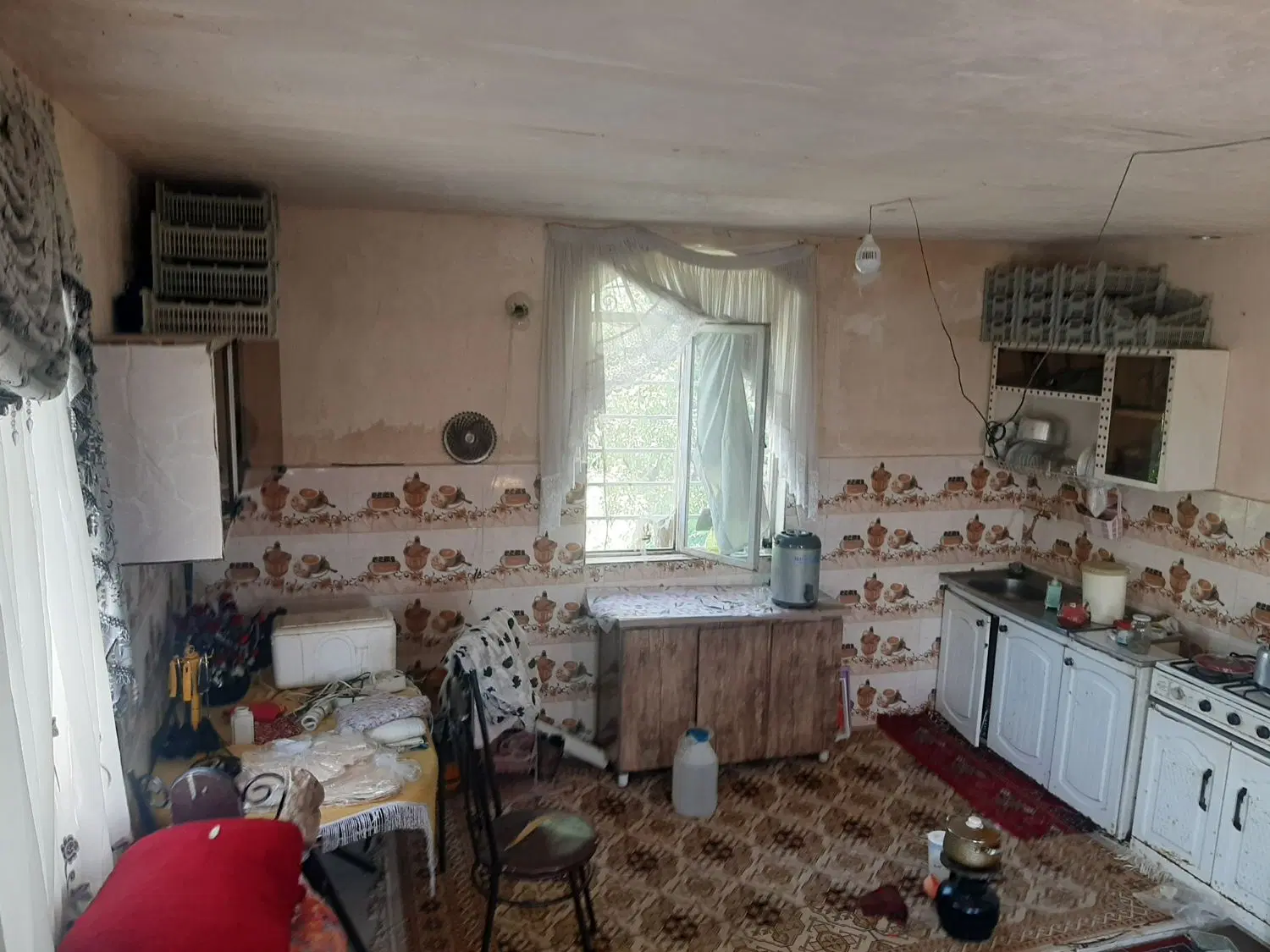 باغچه ۱۰۰۰ متری با خانه باغ