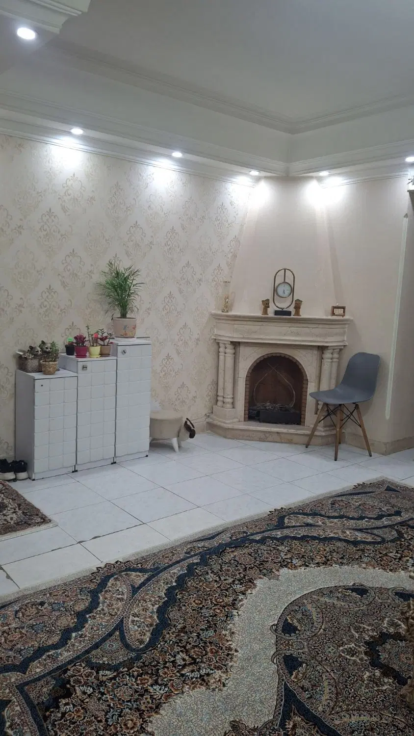 آپارتمان ۹۰ متری پشت شهرداری