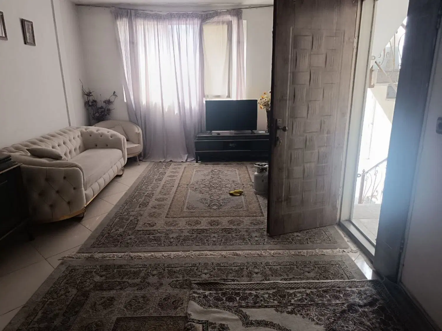 آپارتمان 63متری،طبقه2،حاشیه خیابان16متری،نماسرامیک