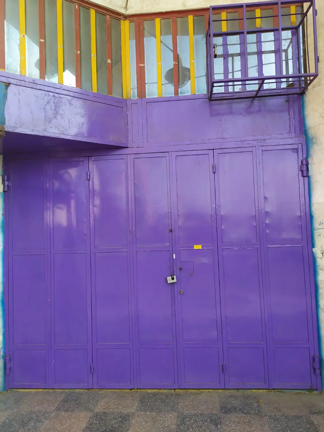 مغازه فروشی