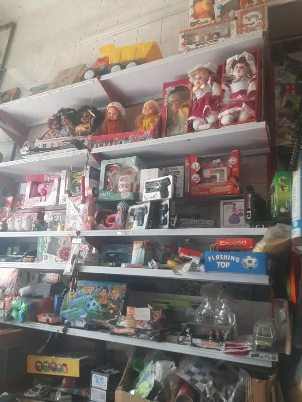 رهن واجاره مغازه واقع در ۲۰ متری سعدی جنب ارامگاه