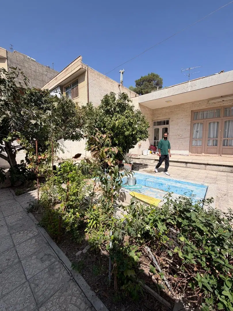 ویلایی ۲۴۸ متر زمین ۱۲۰ متر ۲خواب خ آذر جنوبی