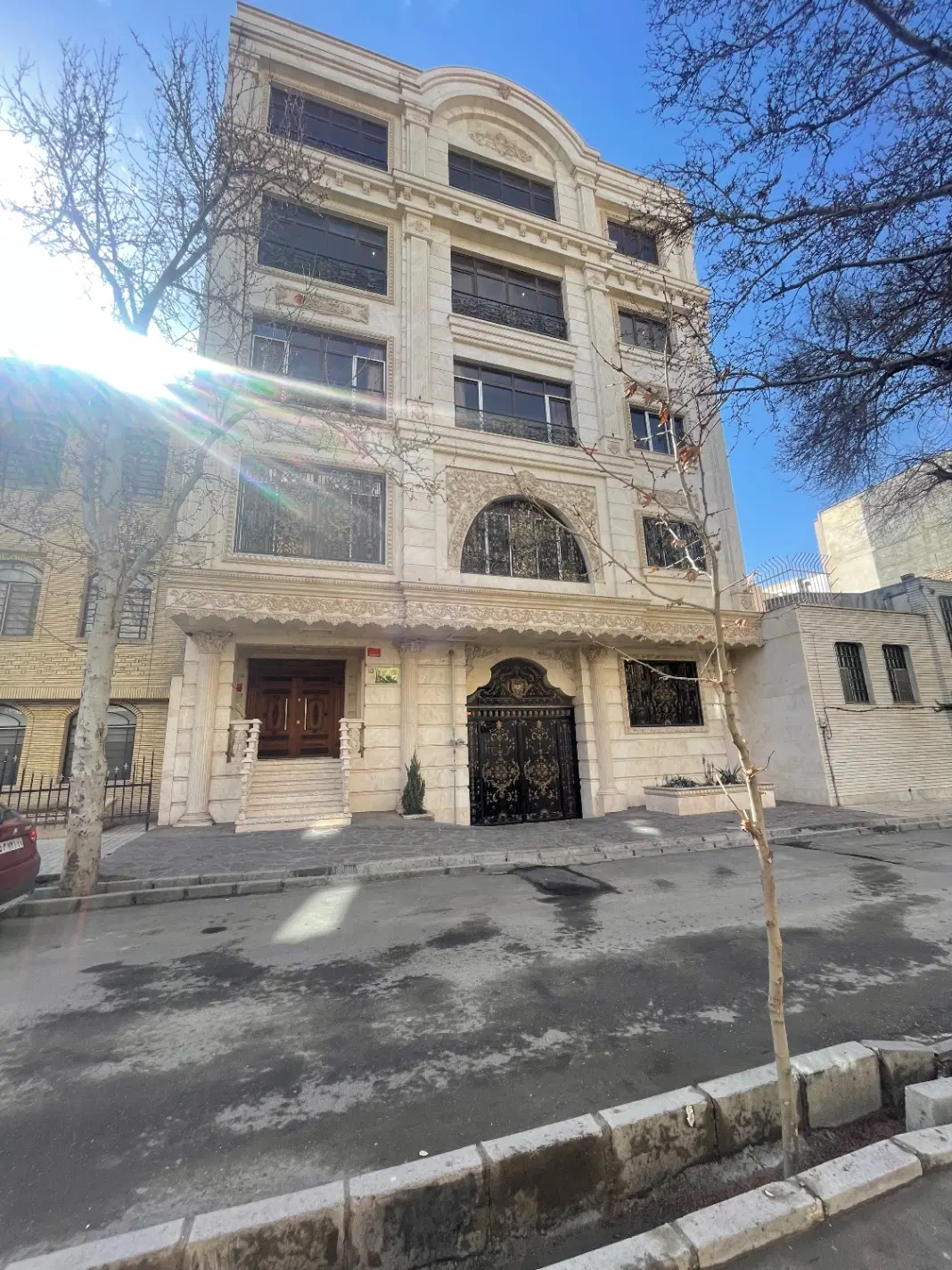 آپارتمان ۱۵۰ متری ۳ خواب کلید نخورده