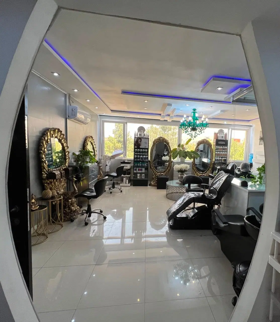 اجاره اتاق به لاین ماساژ یا مژه از یک مرکزپوستی