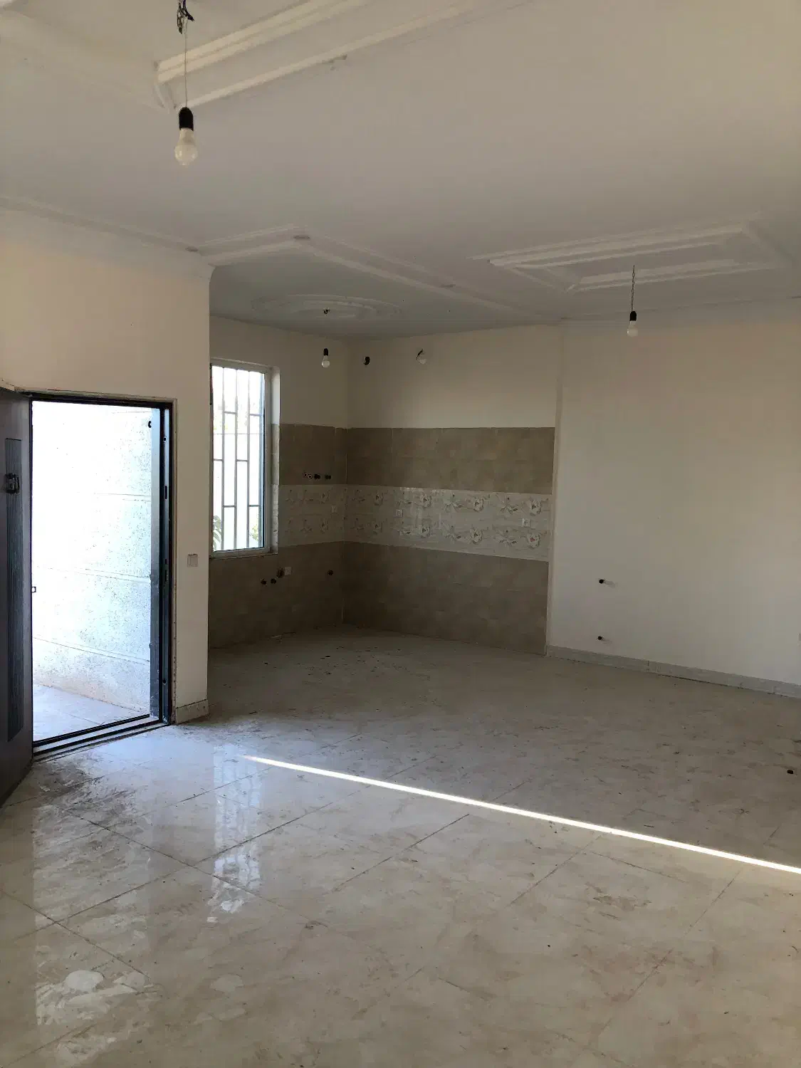 ویلا باغ ۵۰۰متری نما کلاسیک (آبسرد)