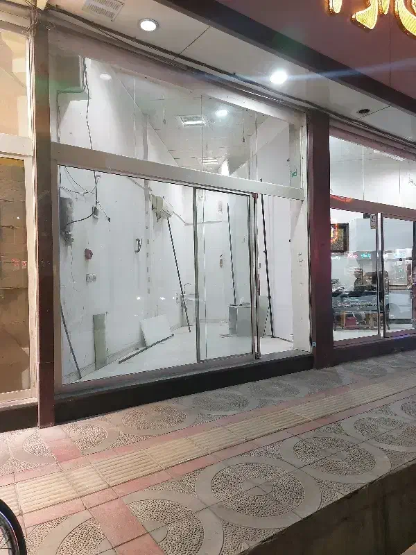 مغازه ۱۵ متری حاشیه میدان