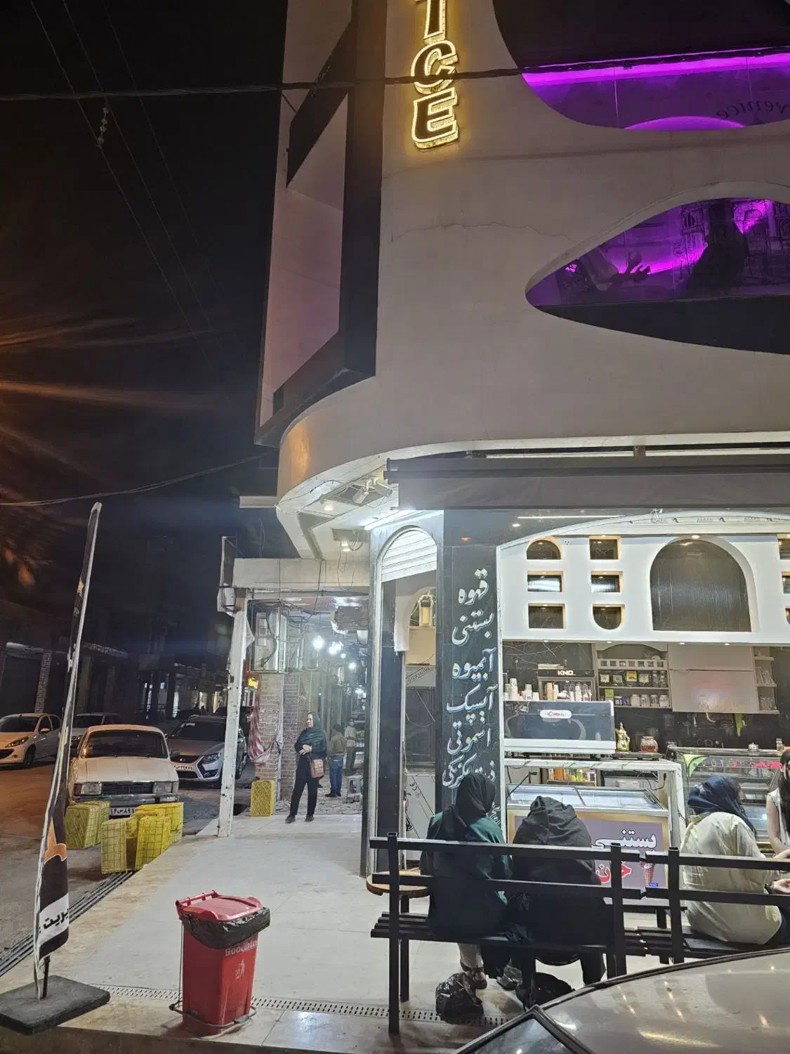 مغازه چهار راه اصلی خیابن بلادیان