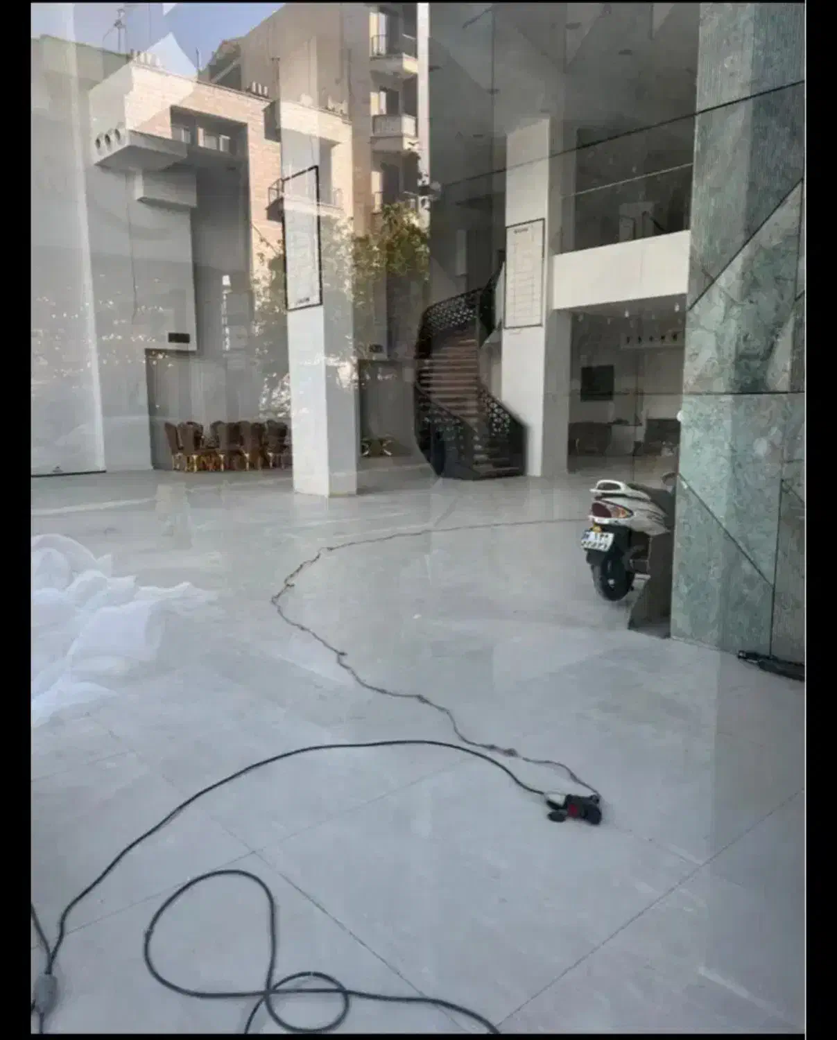 ۲۰۰ متر تجاری _ بر اصلی پونک _بر ۱۰ متر _ارتفاع ۱۰