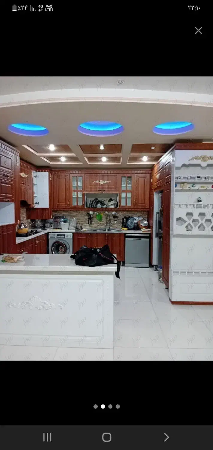 همخونه مورد اعتماد بهم