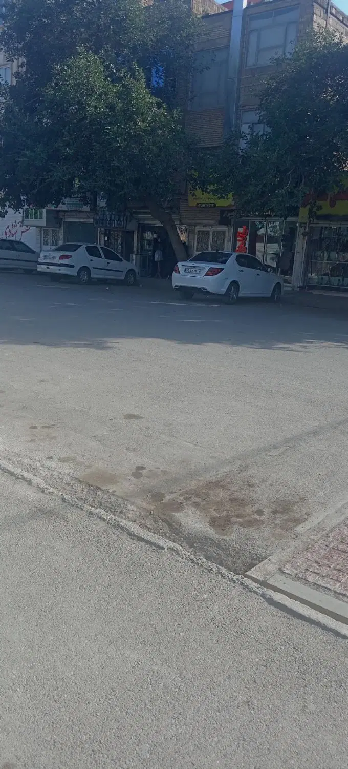 مغازه ۳۰ متری دارای سرویس بهداشتی
