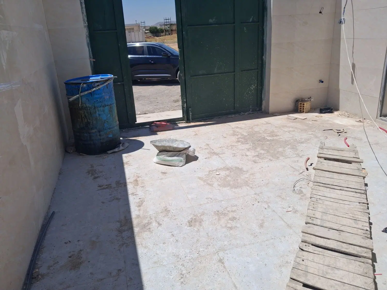 ساختمان نوساز  نود متری