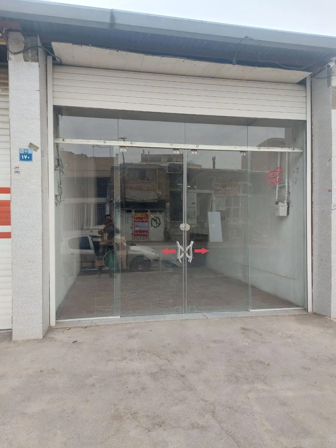 مغازه حدود100مترخیابان گلزارشهدا عاشق اباد