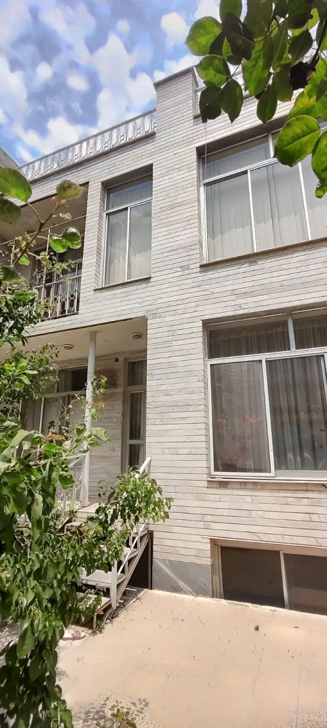 فروش حیاط جنوبی ۱۸۰متر