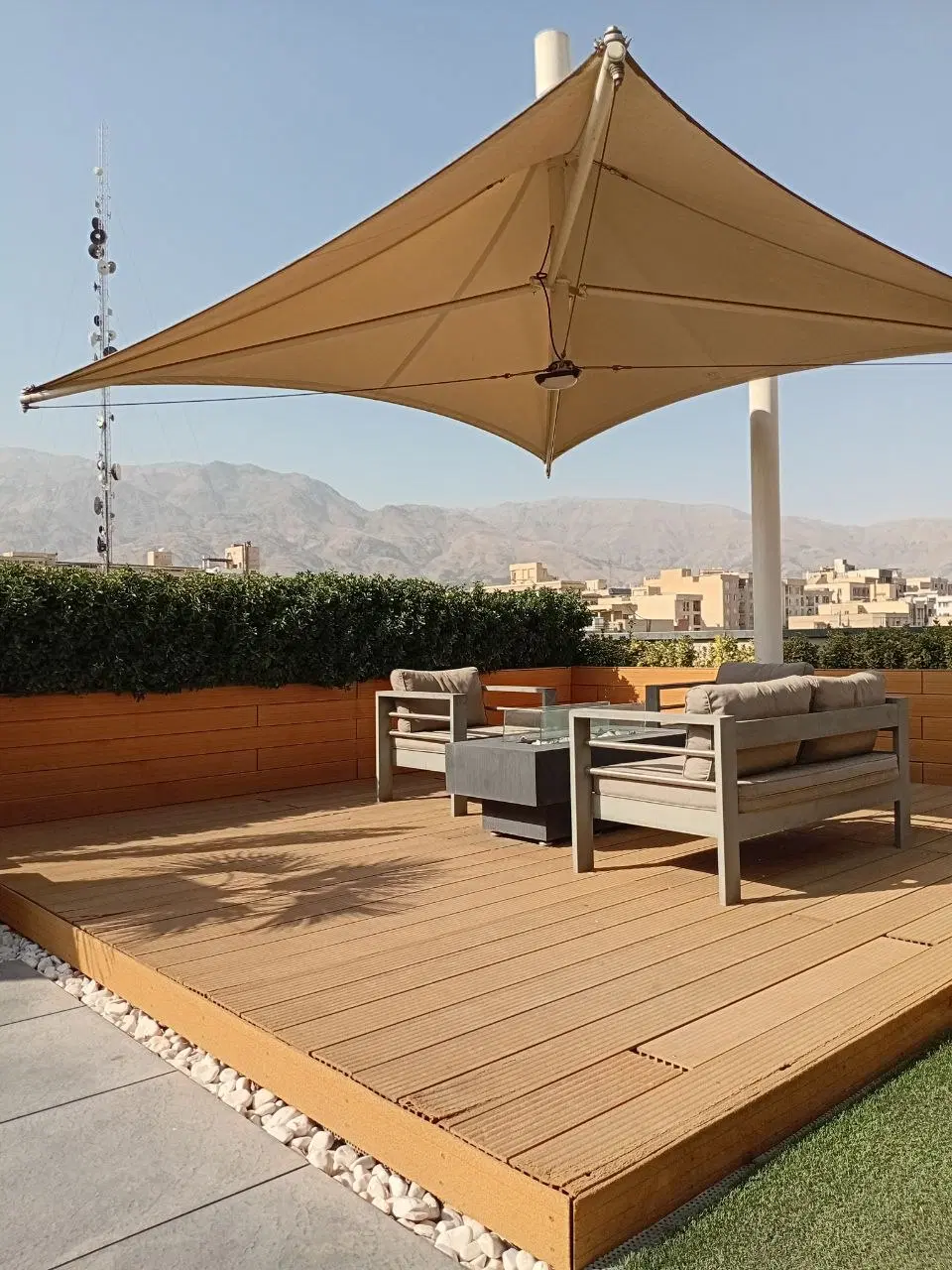 فروش ملک، مینا، شریعتی